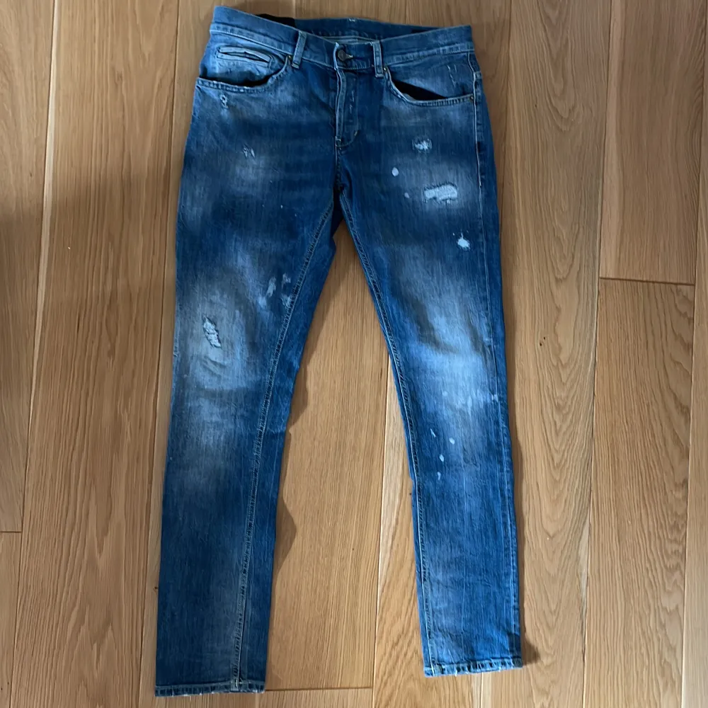 Hej! Säljer ett par dondup jeans i nästintill nyskick då jag inte använder dem. . Jeans & Byxor.