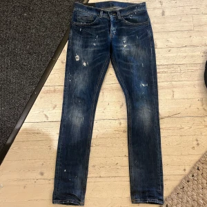 Dondup george jeans - Dondup george jeans i storlek 30. Slim/skinny fit. 
