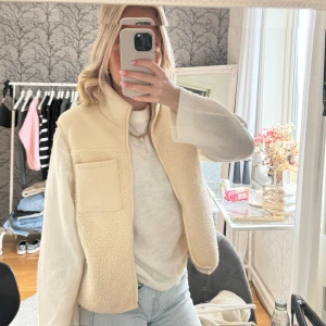 Teddy väst  - Säljer min super fina Teddy väst då den inte kommer till användning längre, storlek Xs