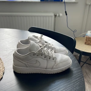 Jordan 1 low - Säljer mina vita Jordan 1 low