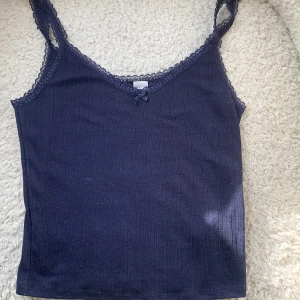 Lace linne - Linne från hm som är sparsamt använt! säljer då jag inte använder den