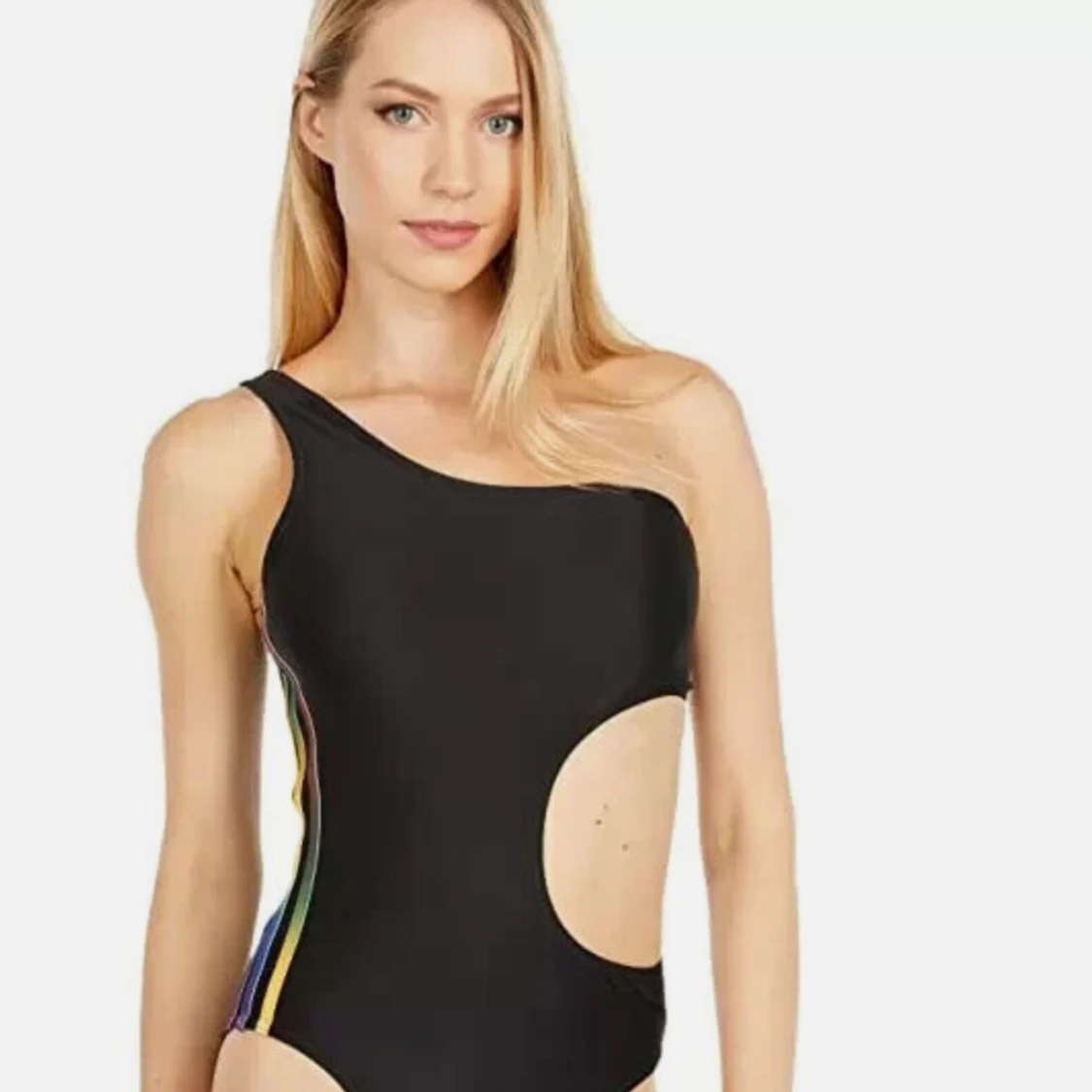  Asymetrisk baddräkt  från Adidas.