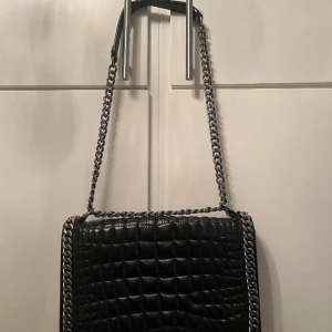 Väska från zara - Superfin rejäl och populär väska från zara