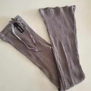 Supersköna byxor från lounge underwear.  Nya med prislapp kvar!  Gråa ( färgen är mer som bild 2)  Storlek xsmall. 