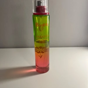 Parfymer - Säljer två parfymer, båda för 40 kr. 25kr/st.   Pris kan diskuteras då de inte är nya❣️