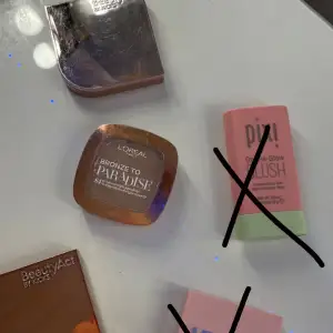 Dem flesta är endast testade! Skriv för bilder eller info på önskad produkt!😄  Beauty acts bronzer och blush, Bronze to paradise  Kan säljas separat. Ge prisförslag