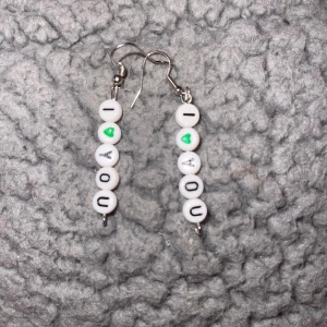 Örhängen  - Handgjord örhängen med I❤️you