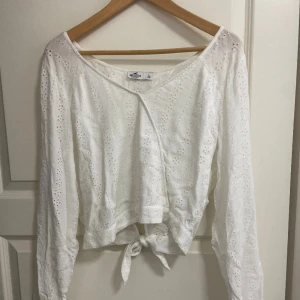 Tröja - Säljer denna fina tröja då den aldrig kommer till användning. Så gott som ny. Vid intresse skriv för fler bilder☺️