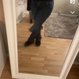 Low Waist jeans  - Low Waist jeans från zara. Nertrampade på ena benet 