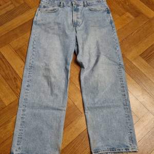 Model: Galaxy Storlek: 34, 32 Baggy jeans, bra skick