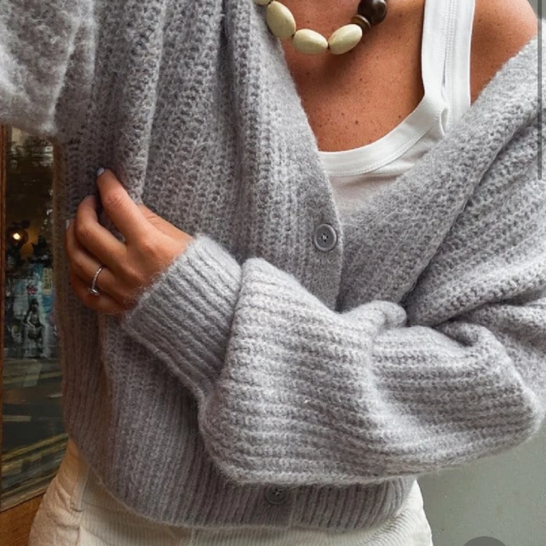 Grå stickad kofta