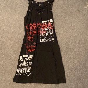 Klänning från rock reblel - Köpt på EMP. Storlek XS men passar XXS också. Använd en gång. 