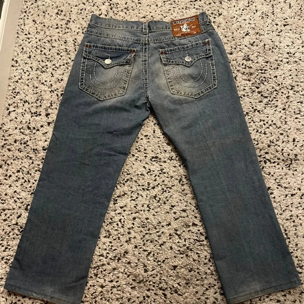 True religion jeans storlek 40  Mycket bra skick🤩 Skriv för mer bilder Pris kan diskuteras . Jeans & Byxor.