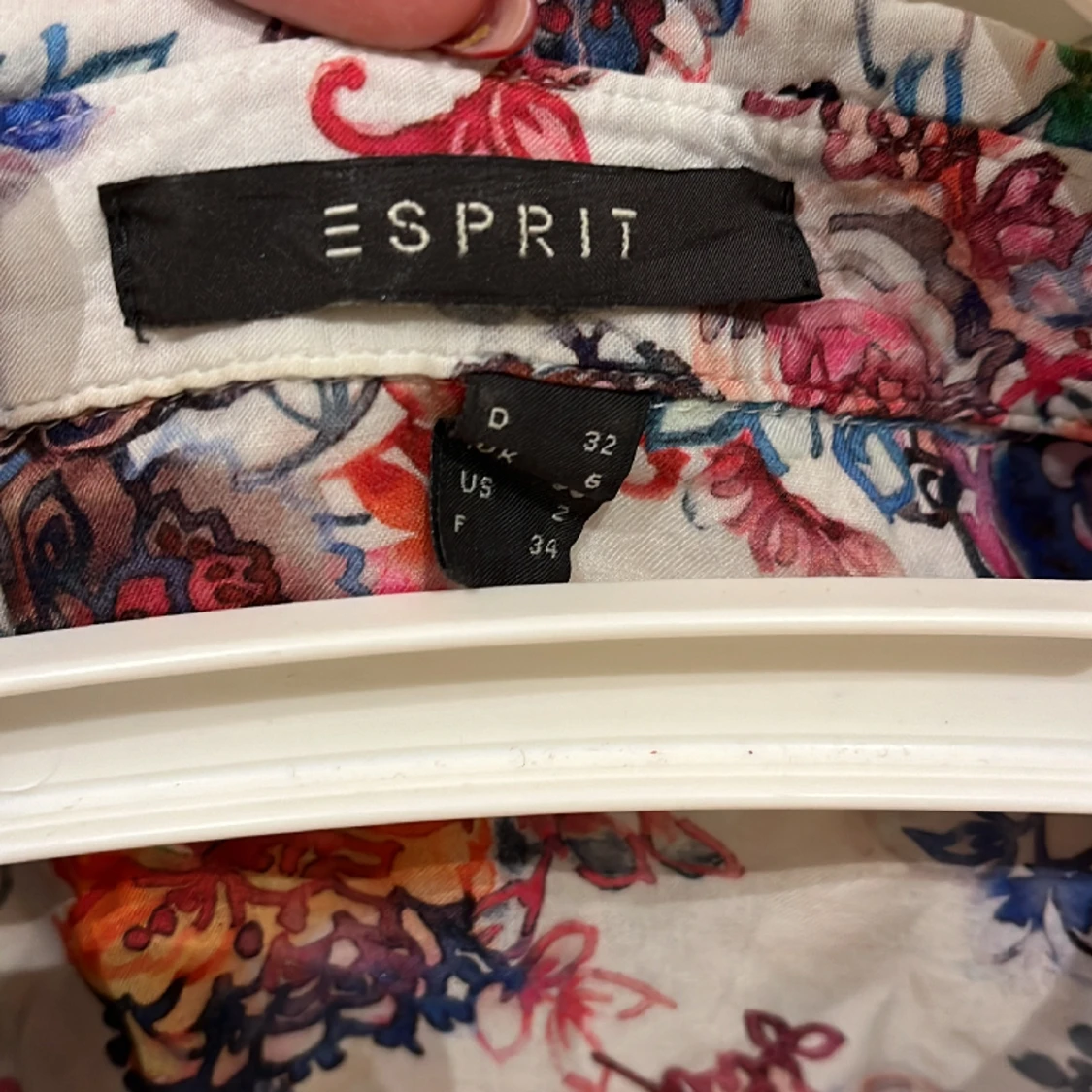 Fin blommig blus  - 91