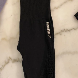 GYMSHARK XS  - Endast använda en gång för små!  I storlek XS i färgen svart.  