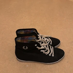 Fred perry - Knappt använda fred Perry skor så passa gärna på o köp :) 