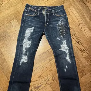 Asballa ed Hardy jeans köpta på plick för 600kr. Aldrig kommit till användning då dem ej passade så bra på mig💞 köpt är köpt, köpare står för frakt 🌟