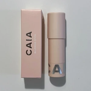 CAIA NO FOCUS STICK - Blurrande stick från Caia som minimerar fina linjer, porer och ojämnheter.  Helt ny i förpackning!  