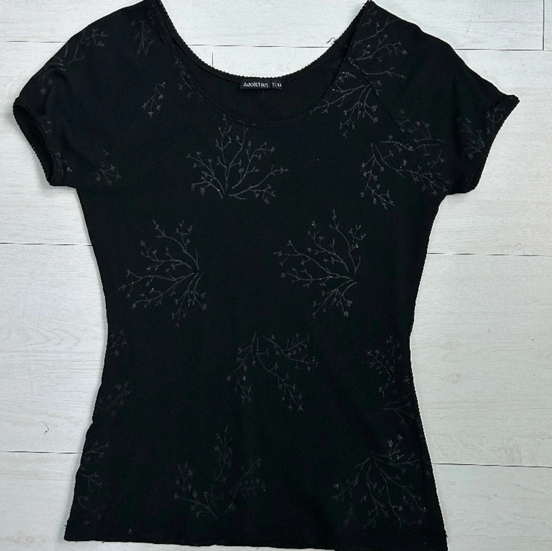 Svart T-shirt med mönster