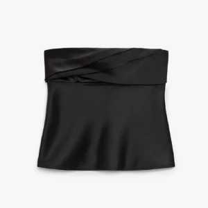 Fest topp  - Säljer denna jättefina fest topp från zara då den tyvärr är förliten för mig 💕