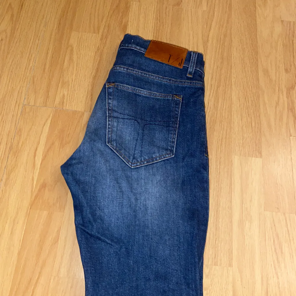 Hej!   Jag säljer ett par snygga Tiger of Sweden jeans, stl. 31/34. Dem är i en oanvänd skick, har haft på mig den en gång bara. Om du är intresserad så är det bara att skriva.. Jeans & Byxor.