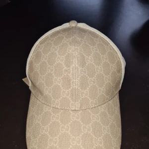 Gucci keps  - Gucci keps storlek m fint skick. Är Öppen för byten 