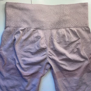 Träningshorts - Superfina träningshorts med scrunch! Dessa köpte jag från shein för ett tag sen men använder inte riktigt längre! Kom privat om du vill ha mer bilder 🫶🏻