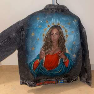 Handmålad jacka med Beyonce. Lapp kvar. 