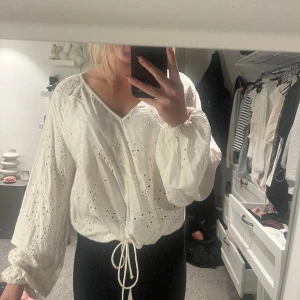 Blus  - Blus från Lindex. Använd enstaka gånger. Kommer inte till användning.