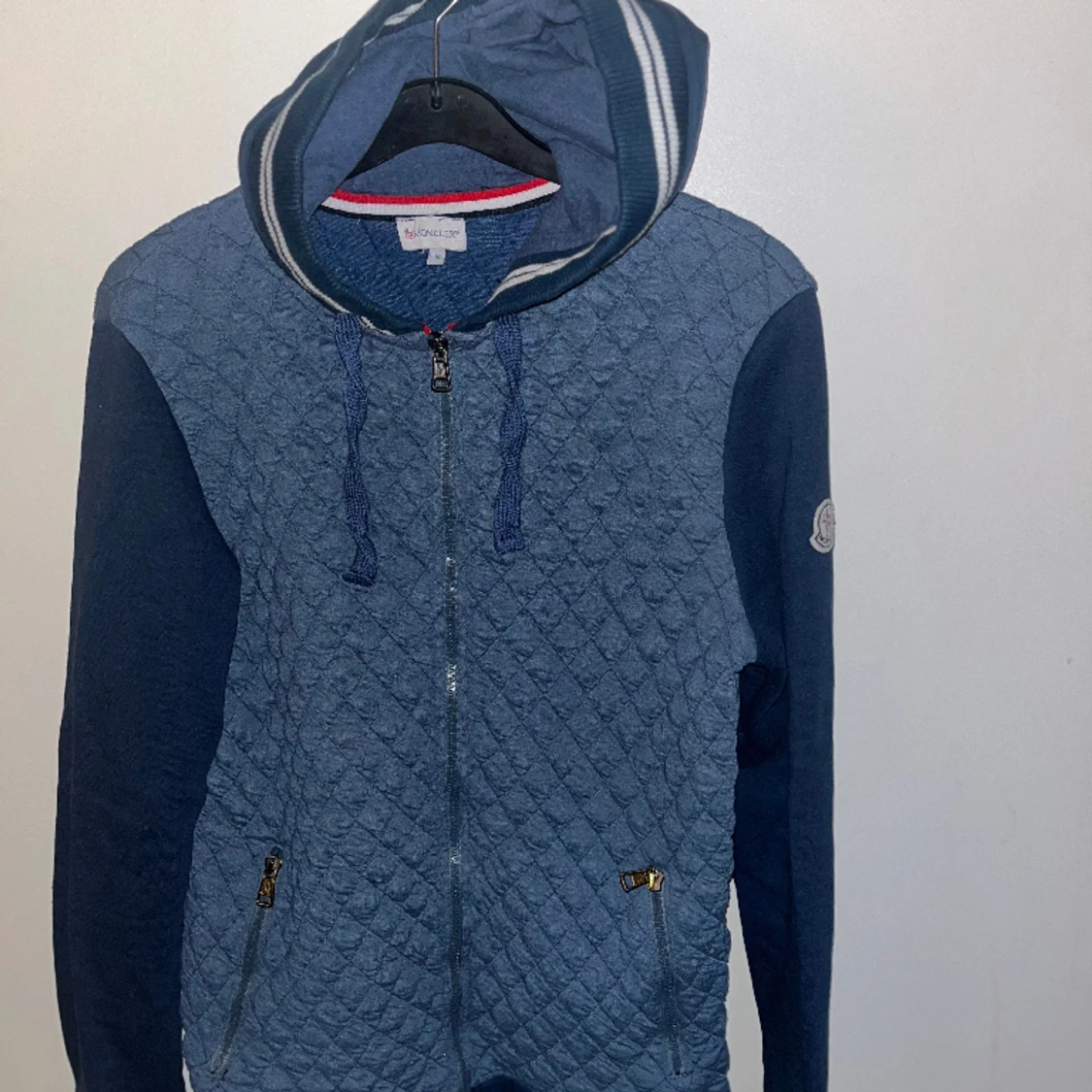 Äkta moncler hoodie 