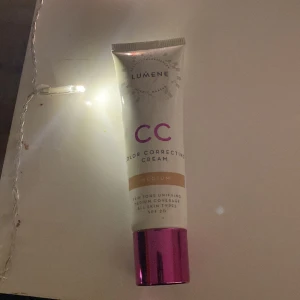 Lumene cc cream - Säljer pågrund av att den it kommer till användning längre. Hör av er vid frågor och intresse❤️😻