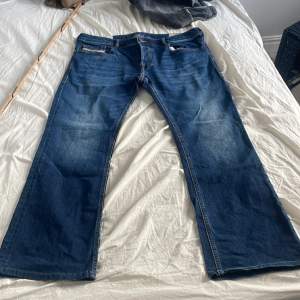 Diesel bootcut jeans w34 l30 nyskick  95cm ytterbenslängd  70cm innerbenslängd  93cm midja 