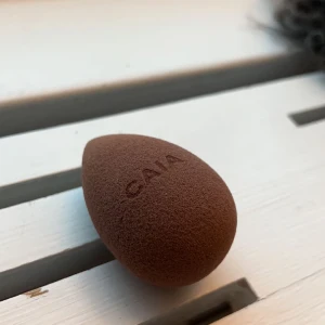 Caia makeup sponge  - Caia Beauty blender, sparsamt använd, inga defekter. Tvättas såklart innan💗