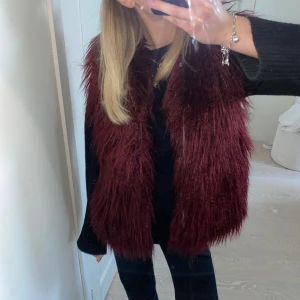 Pälsväst - Sååå fin pälsväst från zaras barnavdelning i storlek 164 men sitter som en S❤️ använd en gång