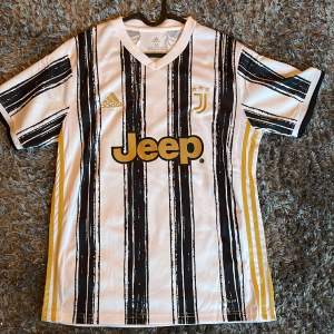 Dybala tröja i Juventus från år 2020 i storlek M 