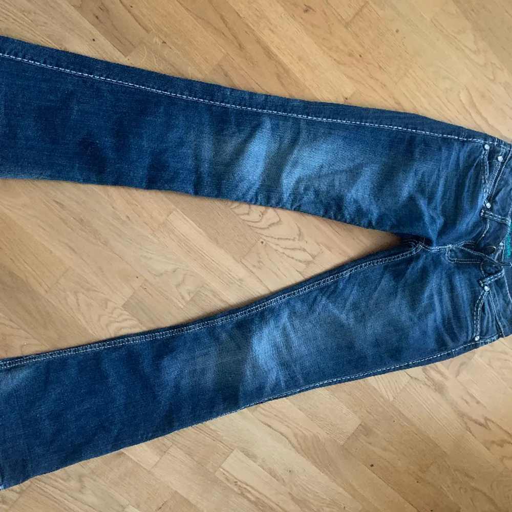 Väldigt unika wrangler bootcut och  lowwaist jeans.. Jeans & Byxor.