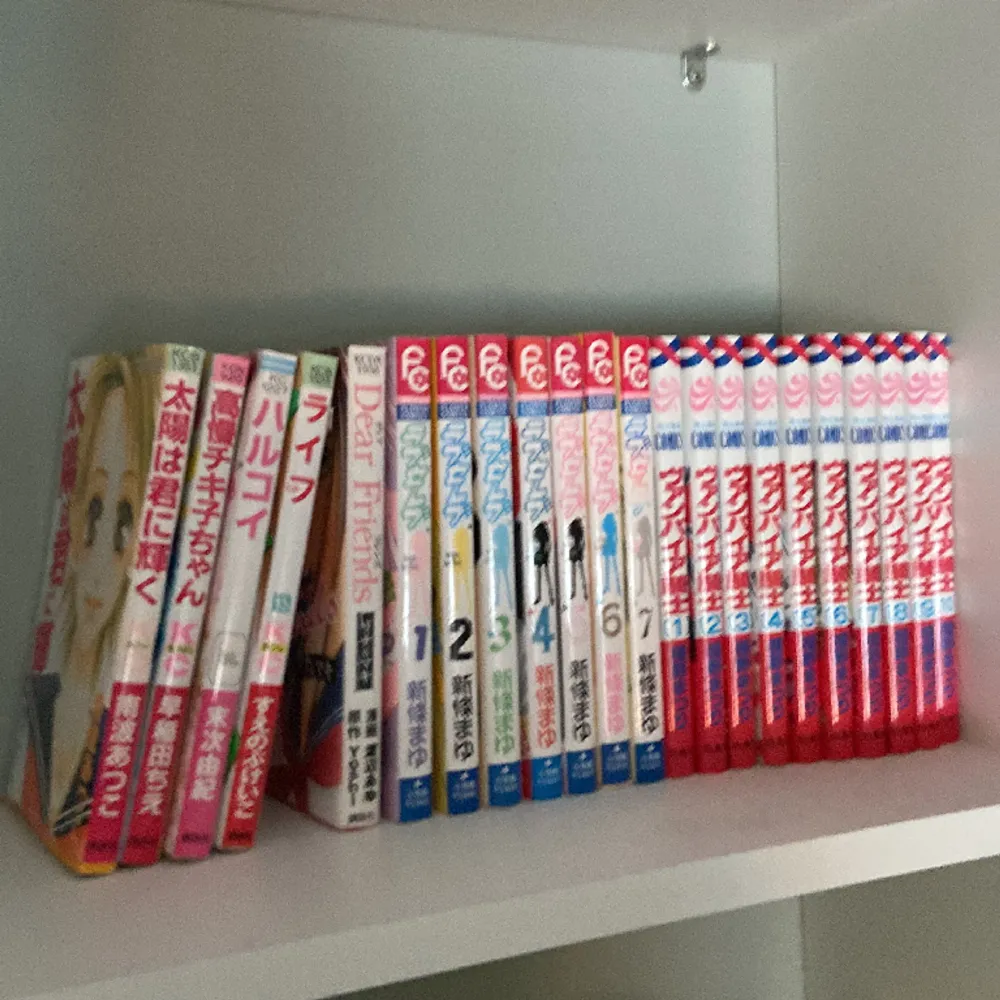 Säljer manga böcker! Alla är på japanska!! . Övrigt.