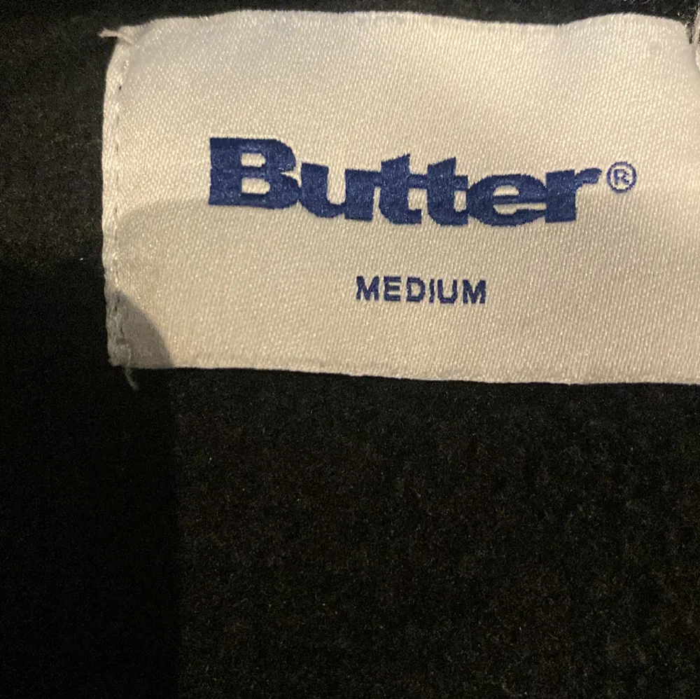  Svart härlig hoodie från Butter använd några gånger men väldigt bra skick stor storlek M 😊. Hoodies.