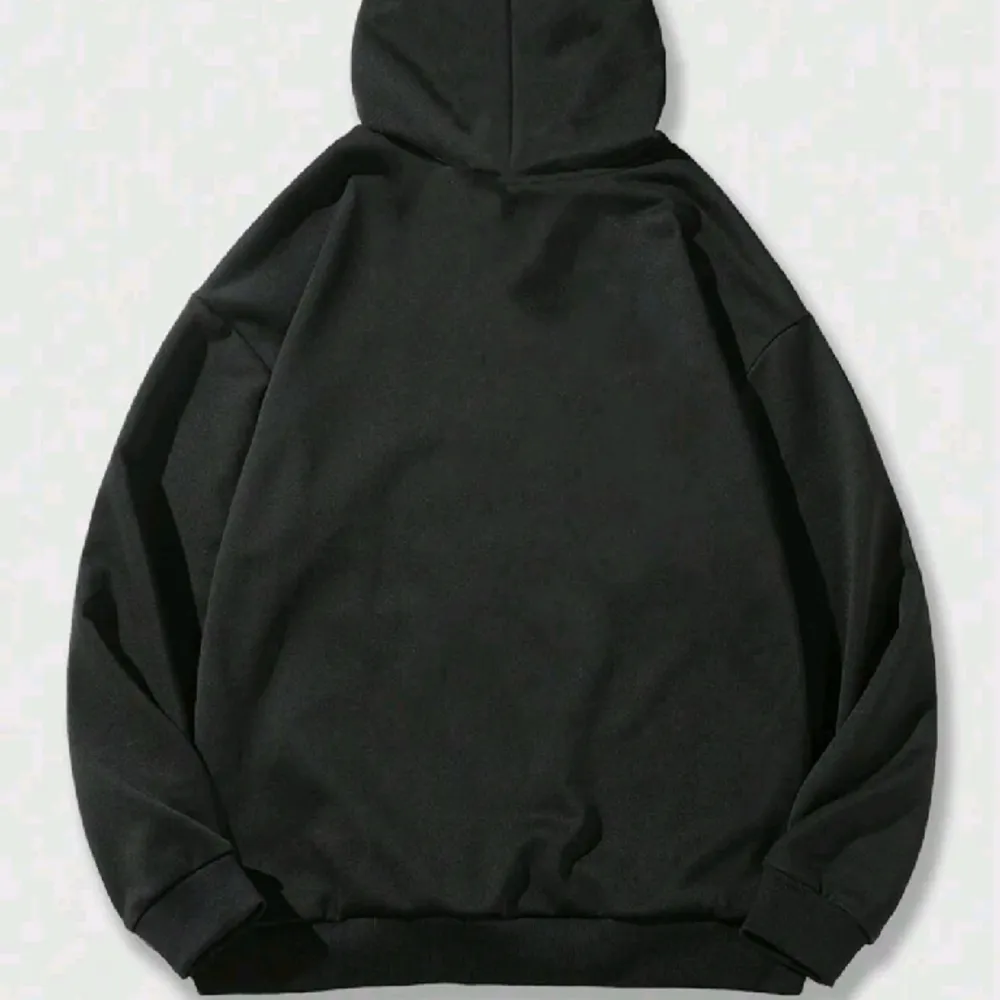 En snygg helt ny hoodie som endast har blivit testad! Säljer då jag har för mycket kläder😅. Hoodies.
