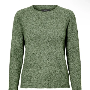 Trendig stickad tröja - Jätte snygg grön tröja från vero Moda❤️ tvättad Max två ggr inte alls nopprig. Använd Max 3 ggr i somras. Säljer pga brist på användning❤️ storlek xl men är ej stor i storlek och skulle lika gärna kunna passa någon med storlek typ xs🥰köpt för 250kr