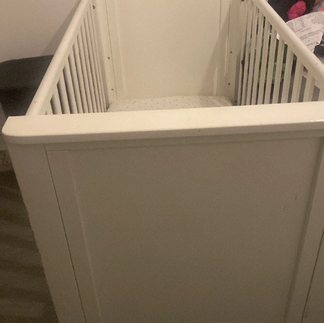 Barnsäng med madrass