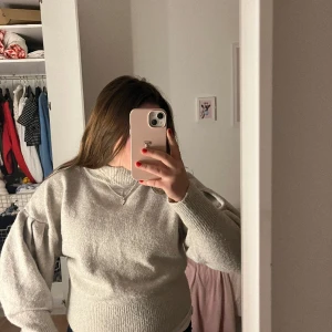 Stickad tröja - As fin stickad tröja från hm!! Jätte fint skick trots att jag har haft den ett tag ❤️