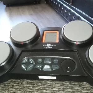 Elektriskt drumset - Elektriskt trummor säljs för 200kr
