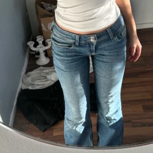 Lågmidjade  - Lågmidjade  snygga byxor,  bra skick säljer dp jag har för många par jeans redan🥰 skriv om du har frågor❤️
