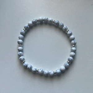 Pärlarmband  - Oanvänt pärlarmband från Uf företaget BlingBay.