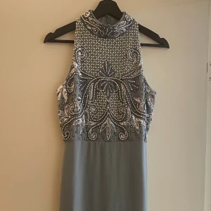 Långklänning  - Blågrå långklänning. 