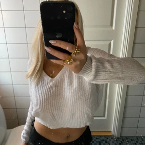 stickad tröja  - gullig vit stickad tröja från brandy melville💘