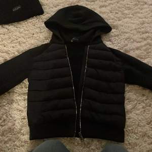 Moncler cardigan st 10 år jättebra skick