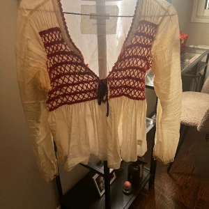 Odd molly  - Säljer en superfint blus från oddmolly i stolek 1. Priset kan diskuteras vid snabb affär ❤️