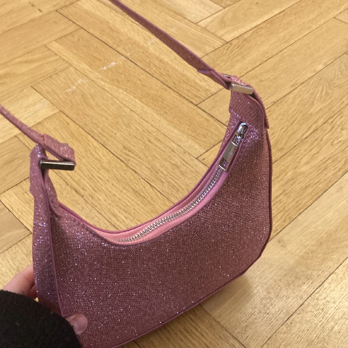 Rosa glitter väska - 90